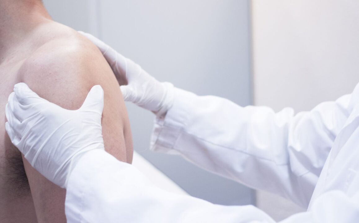 the doctor examines the shoulder with osteoarthritis