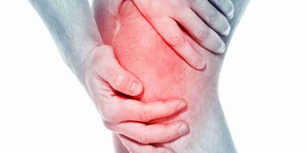 Pain in a bent or straight knee is a symptom of the arthrosis of the knee joint